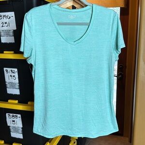 Active8 Seafoam Green V Neck Tee Size Large